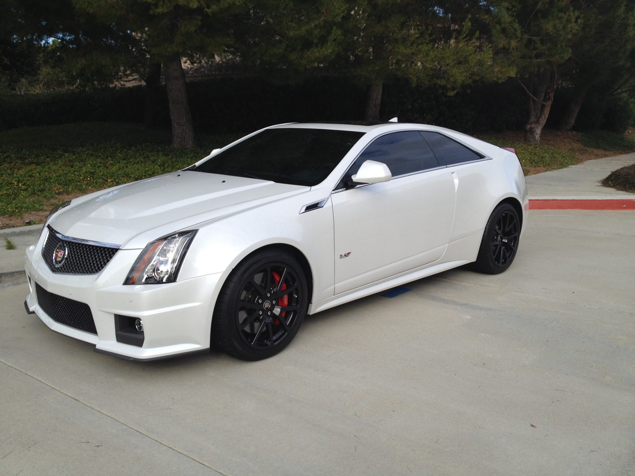 2011-cadillac-cts-v-coupe-crystal-white-tricoat-2.jpg