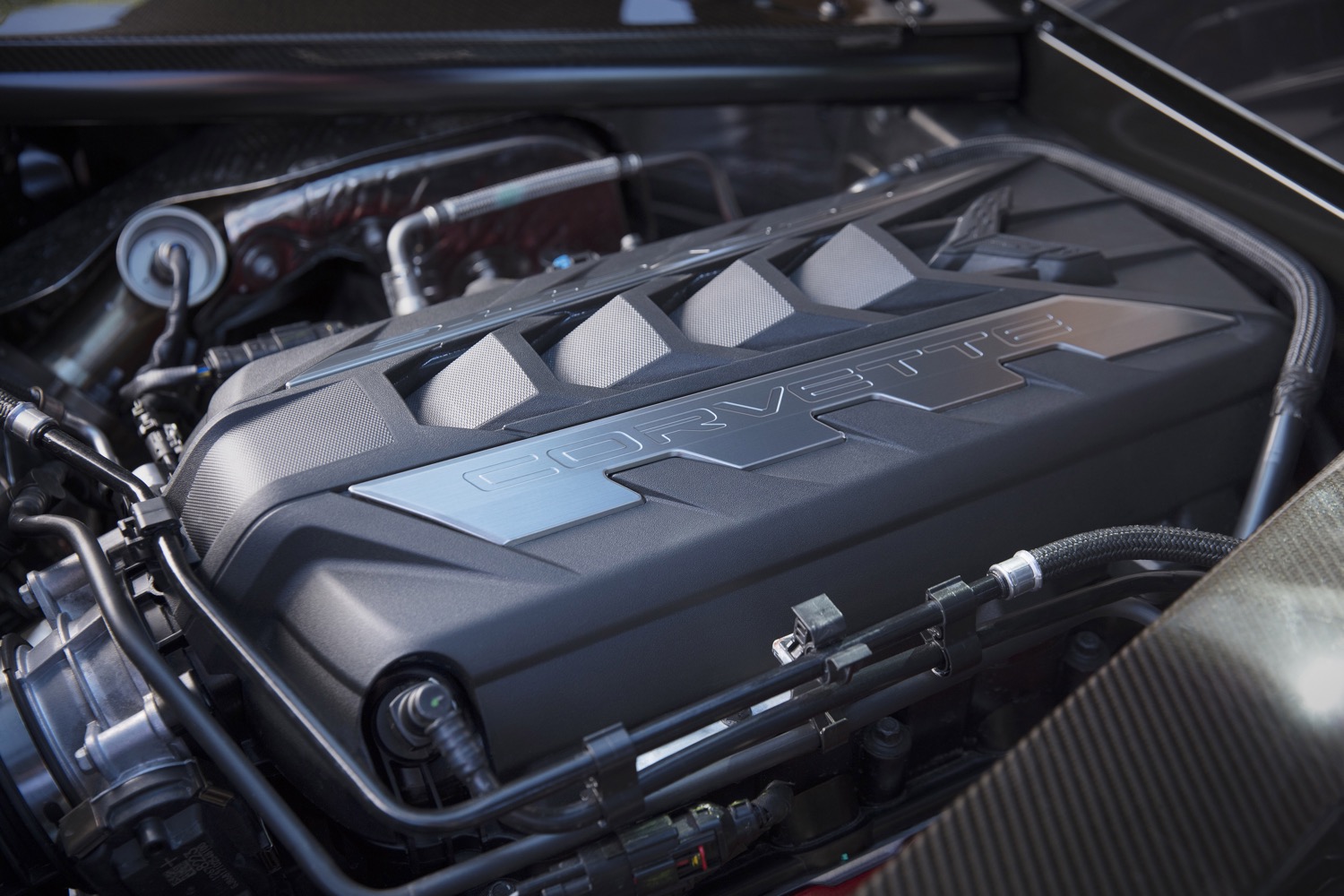 2020-Chevrolet-Corvette-C8-LT2-Engine-003.jpg
