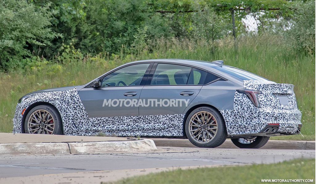 2021-cadillac-ct5-v-blackwing-spy-shots--photo-credits-baldauf-sb-medien_100749625_l.jpg