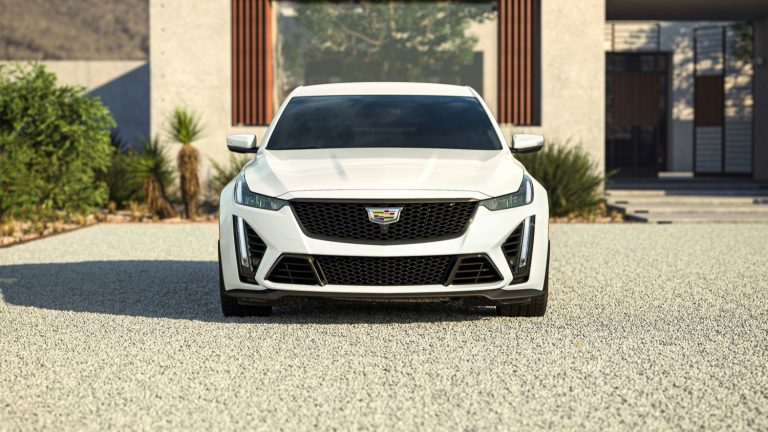 2022-Cadillac-CT5-V-Blackwing-in-Summit-White-GAZ.jpg