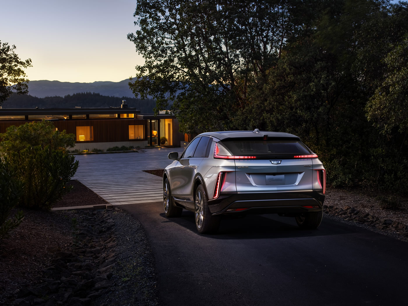 2023-Cadillac-LYRIQ-004.jpg