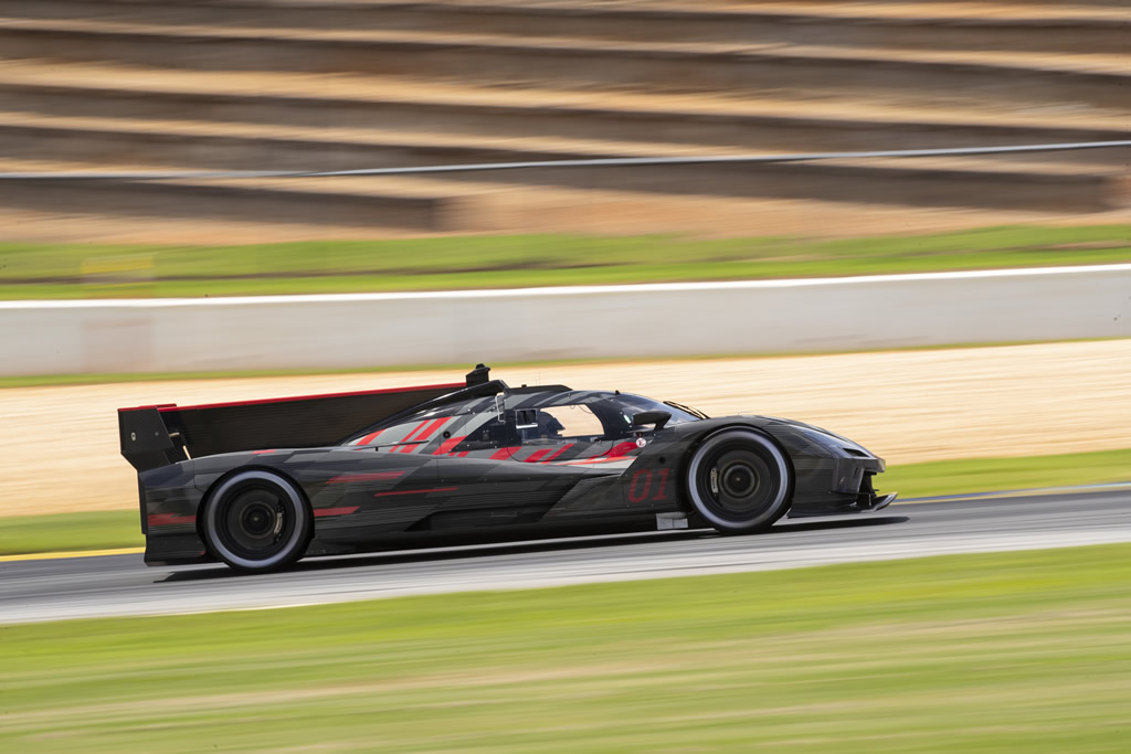 cadillac-v-lmdh-race-car-tests-road-atlanta-03.jpg