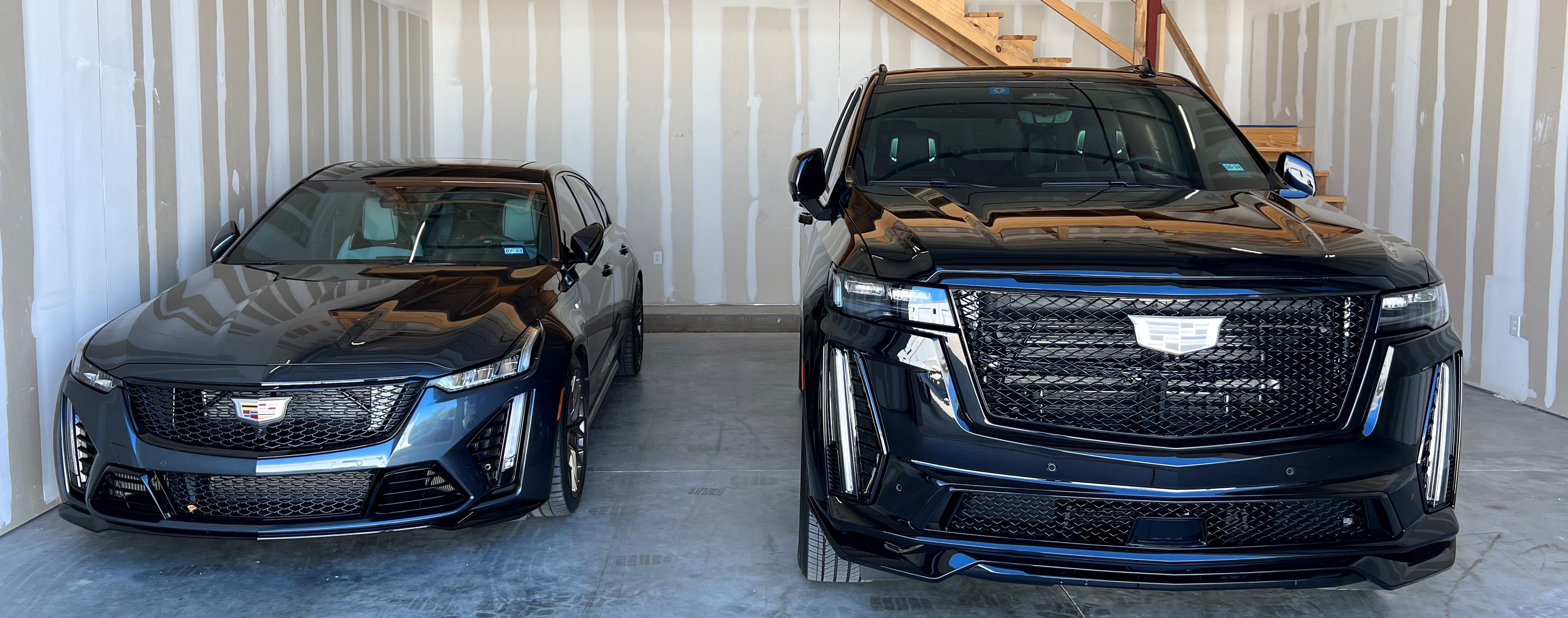 Escalade V 5BW combo.jpg