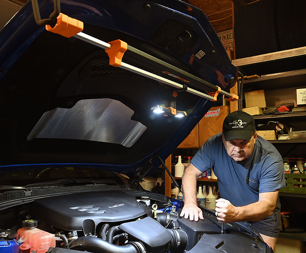 gearwrench-underhood-wing-light-rack-1.jpg