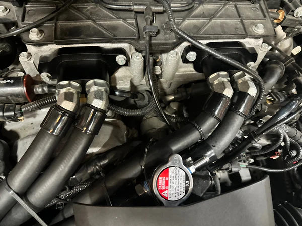 Manifold adaptors with fitting and hose kit.webp