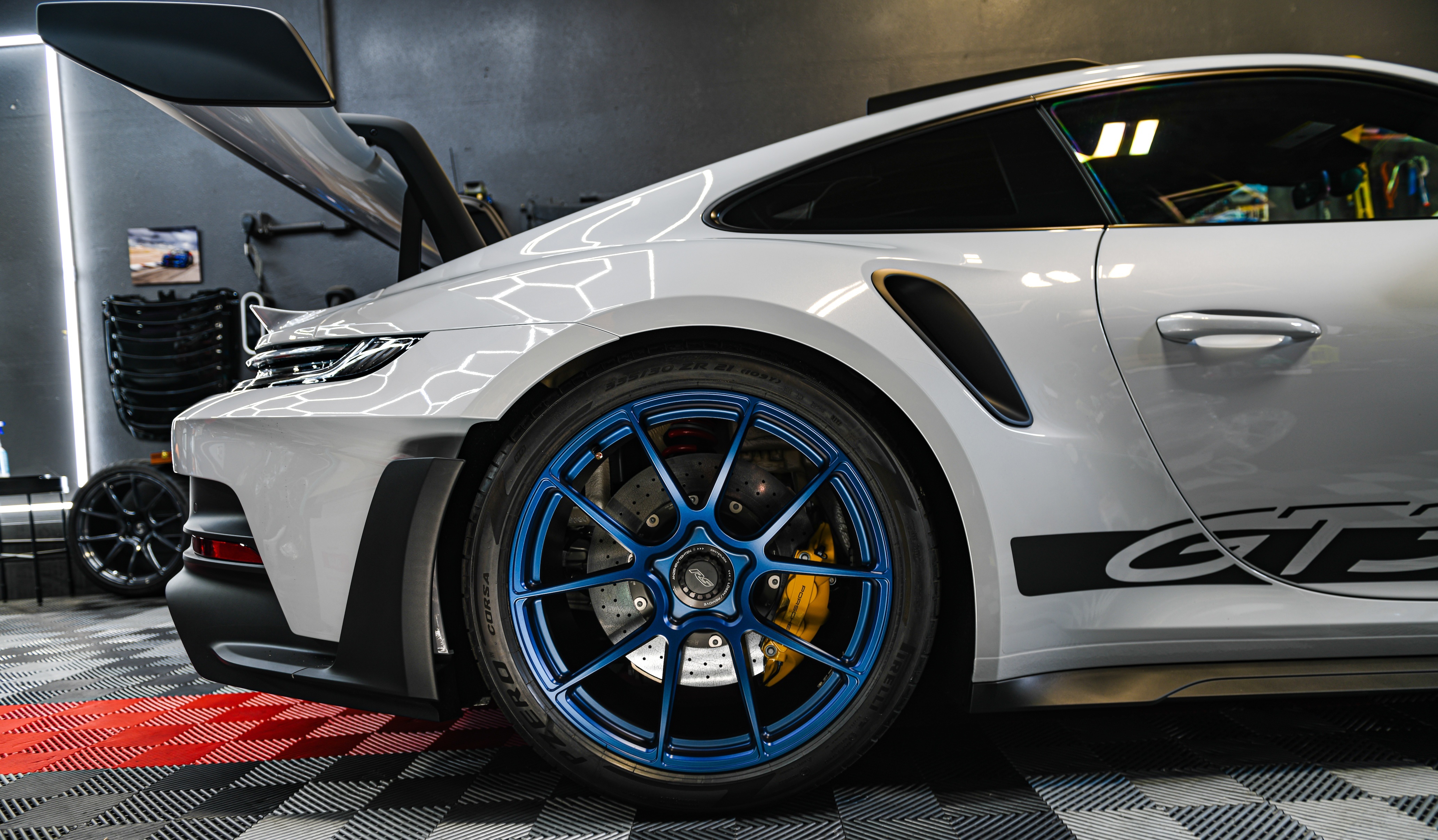 SV903 GT3RS Tanzanite Blue-02.jpg