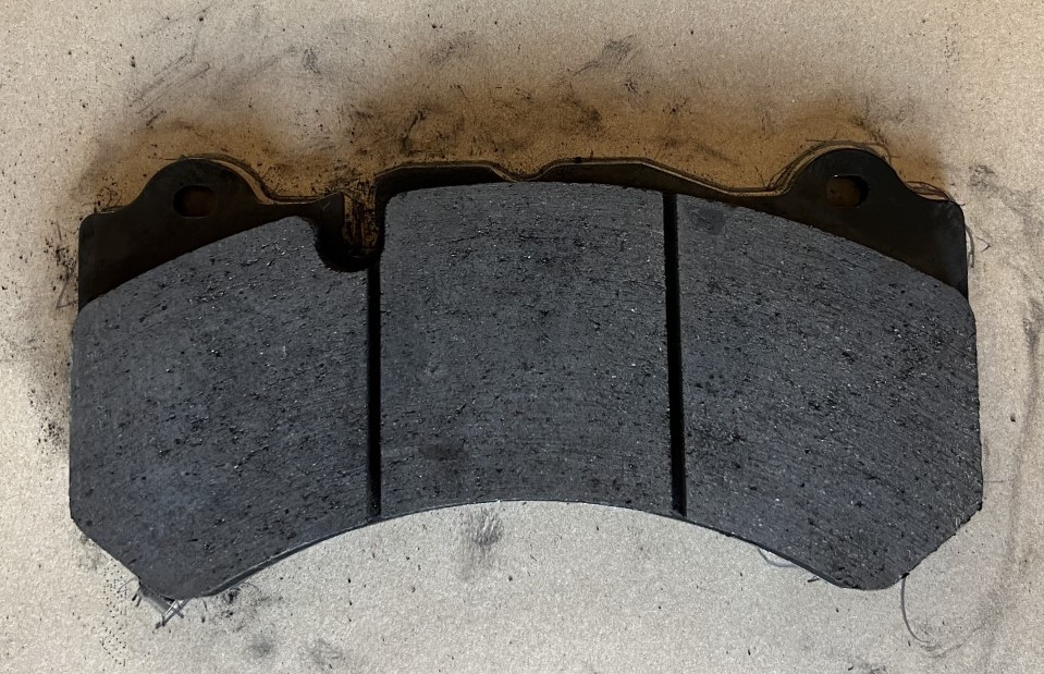 Z26-1405 4BW front pad (2).jpg