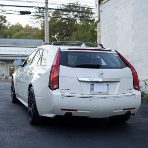 2013 Cadillac CTS-V Wagon in White Diamond Tricoat