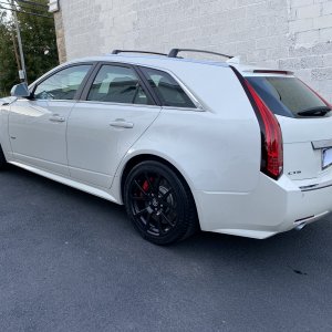 2013 Cadillac CTS-V Wagon in White Diamond Tricoat