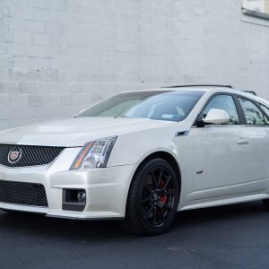 2013 Cadillac CTS-V Wagon in White Diamond Tricoat