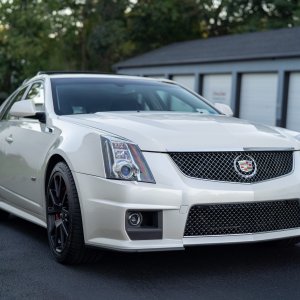 2013 Cadillac CTS-V Wagon in White Diamond Tricoat