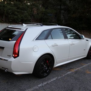 2013 Cadillac CTS-V Wagon in White Diamond Tricoat