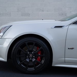 2013 Cadillac CTS-V Wagon in White Diamond Tricoat