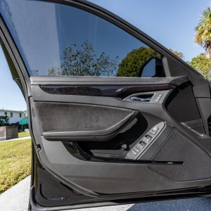 2014 Cadillac CTS-V Wagon in Black Diamond Tricoat