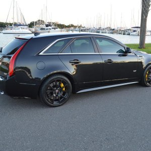 2012 Cadillac CTS-V Wagon in Black Diamond Tricoat