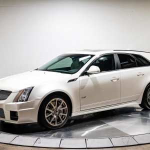 2011 Cadillac CTS-V Wagon 6-Speed in White Diamond Tricoat