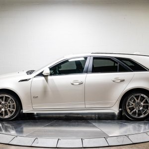 2011 Cadillac CTS-V Wagon 6-Speed in White Diamond Tricoat