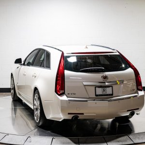 2011 Cadillac CTS-V Wagon 6-Speed in White Diamond Tricoat