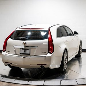 2011 Cadillac CTS-V Wagon 6-Speed in White Diamond Tricoat