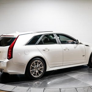 2011 Cadillac CTS-V Wagon 6-Speed in White Diamond Tricoat