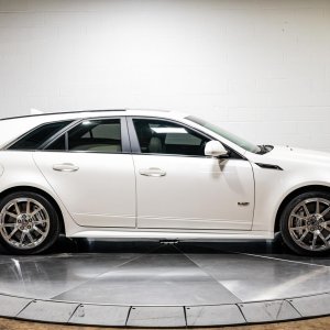 2011 Cadillac CTS-V Wagon 6-Speed in White Diamond Tricoat