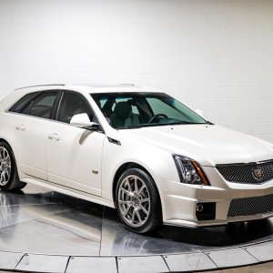 2011 Cadillac CTS-V Wagon 6-Speed in White Diamond Tricoat