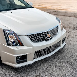Media '2011 Cadillac CTS-V Wagon 6-Speed in White Diamond Tricoat' in category 'White Diamond Tricoat'
