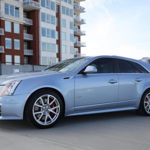 2014 Cadillac CTS-V Wagon 6-Speed in Glacier Blue Metallic