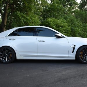 2017-cadillac-cts-v-crystal-white-tricoat-9.jpg