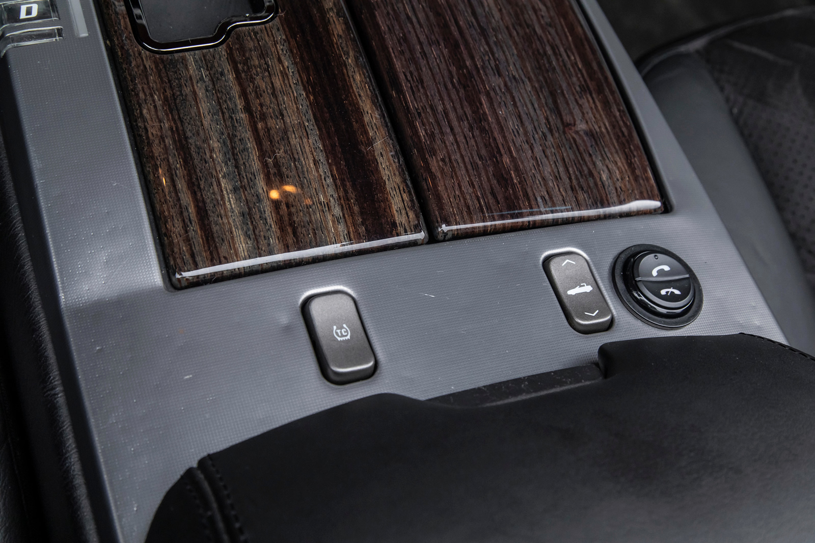 2006 Cadillac XLR-V in Black Raven