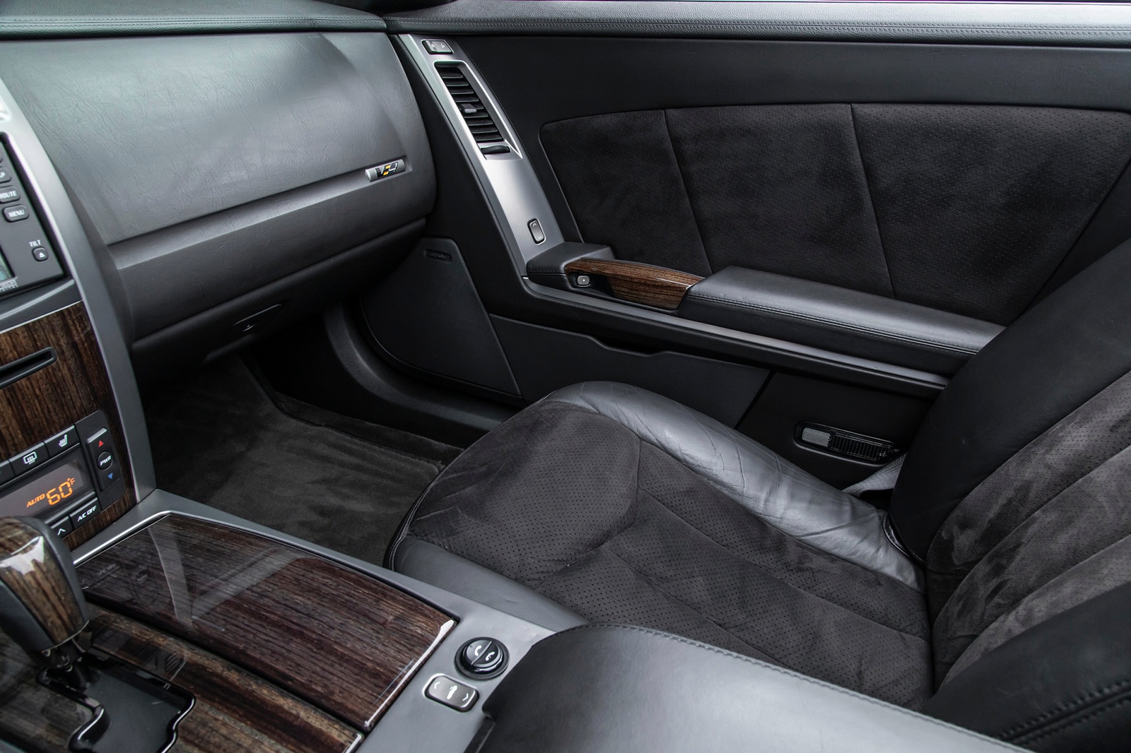 2006 Cadillac XLR-V in Black Raven