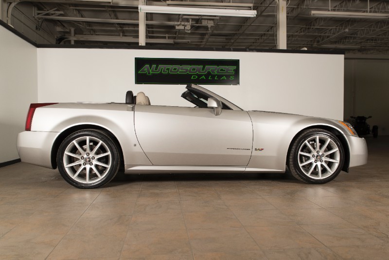 2007 Cadillac XLR-V in Light Platinum