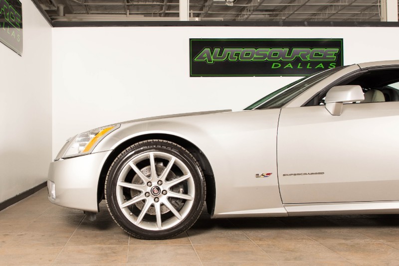 2007 Cadillac XLR-V in Light Platinum