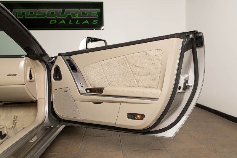 2007 Cadillac XLR-V in Light Platinum