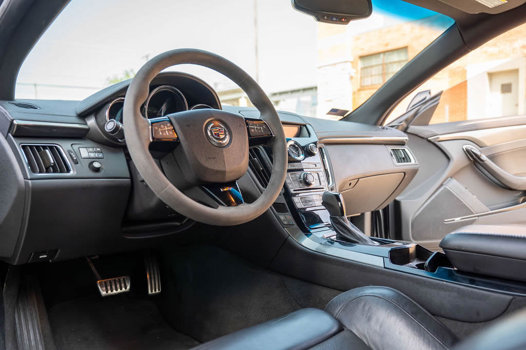 2011 Cadillac CTS-V Coupe in Black Raven