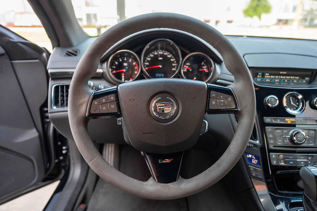 2011 Cadillac CTS-V Coupe in Black Raven