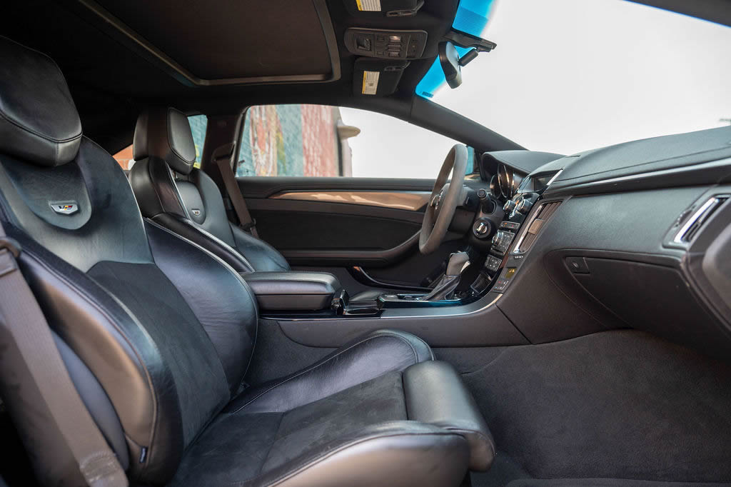 2011 Cadillac CTS-V Coupe in Black Raven
