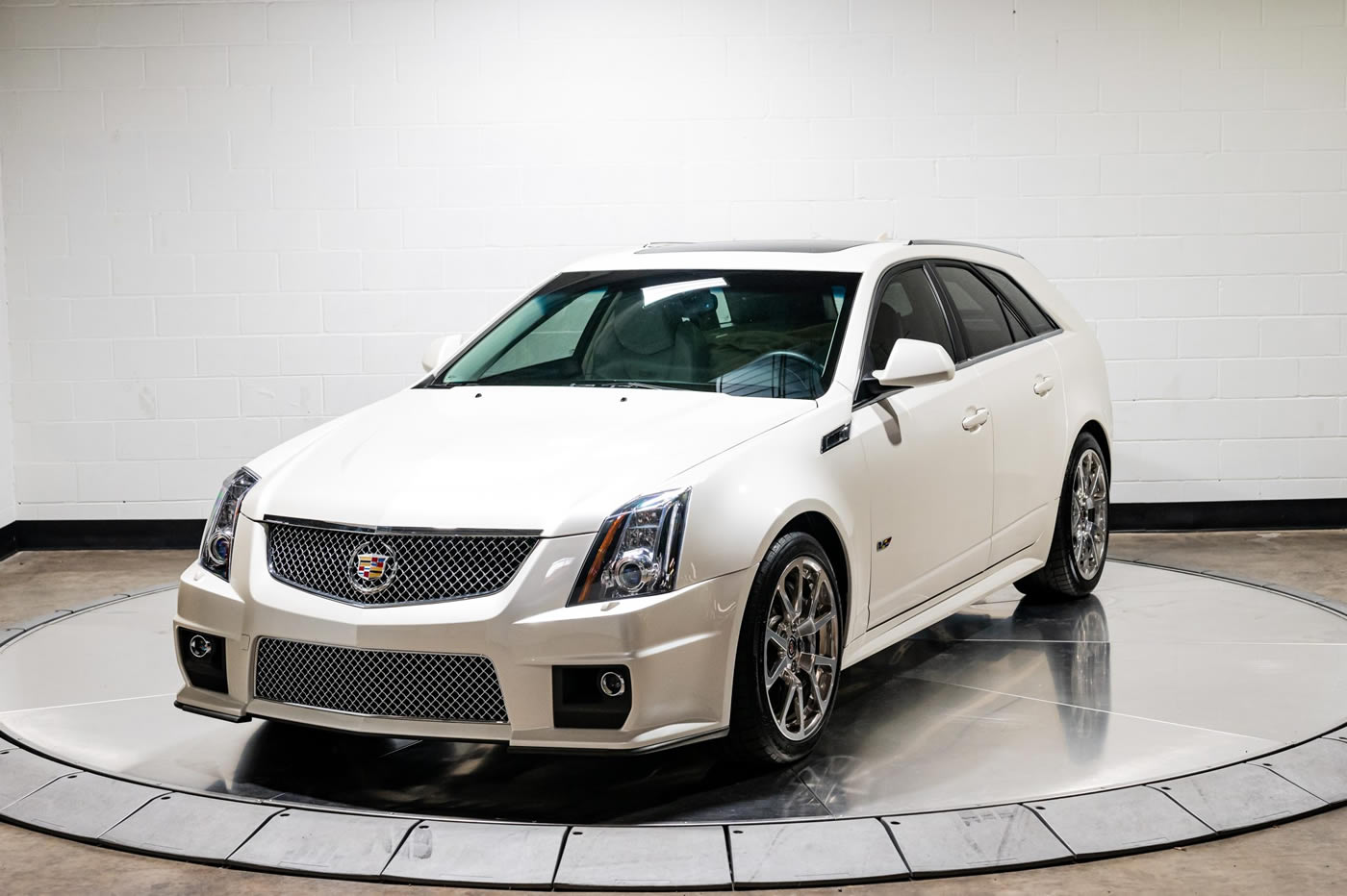 2011 Cadillac CTS-V Wagon 6-Speed in White Diamond Tricoat