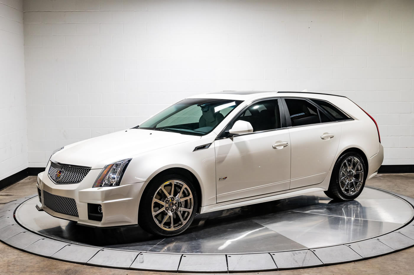 2011 Cadillac CTS-V Wagon 6-Speed in White Diamond Tricoat