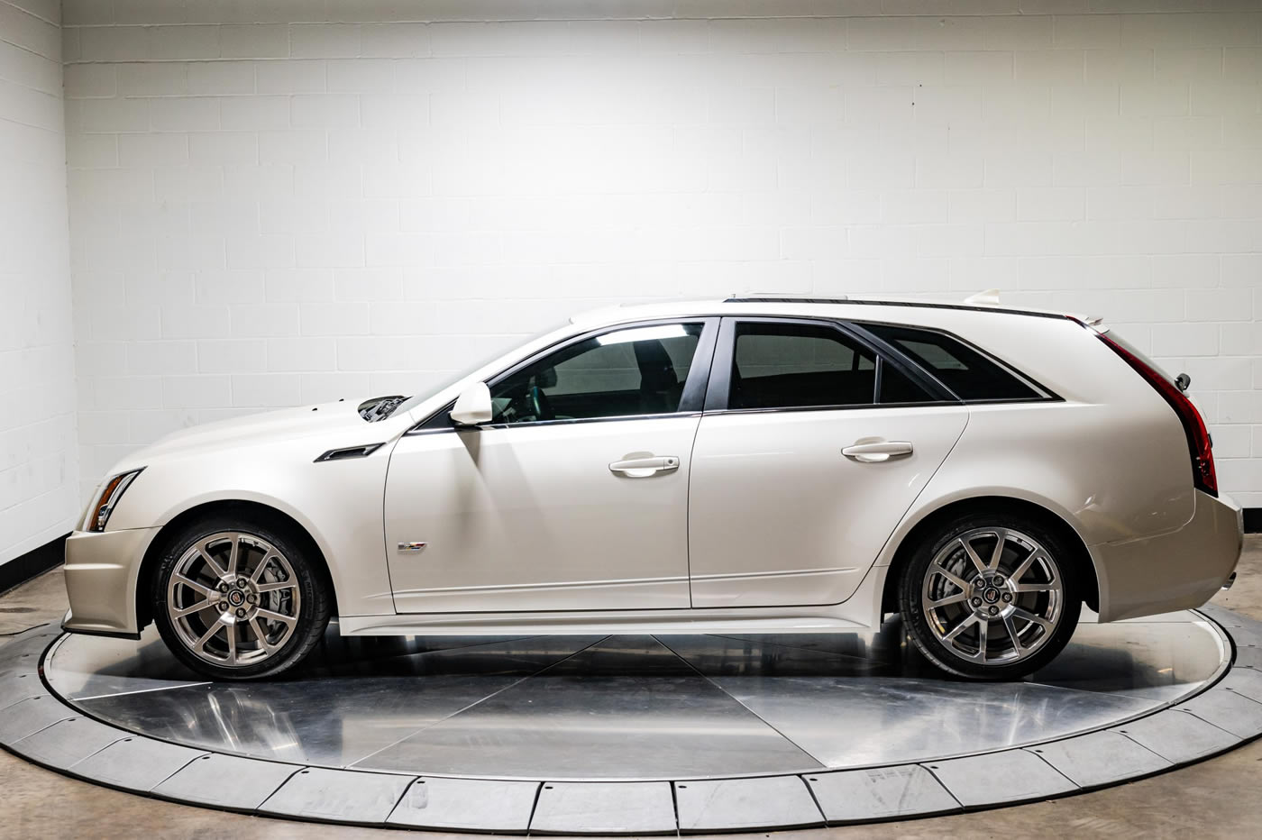 2011 Cadillac CTS-V Wagon 6-Speed in White Diamond Tricoat