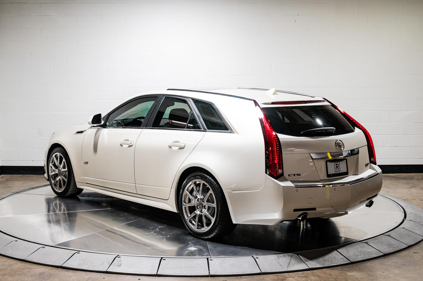 2011 Cadillac CTS-V Wagon 6-Speed in White Diamond Tricoat