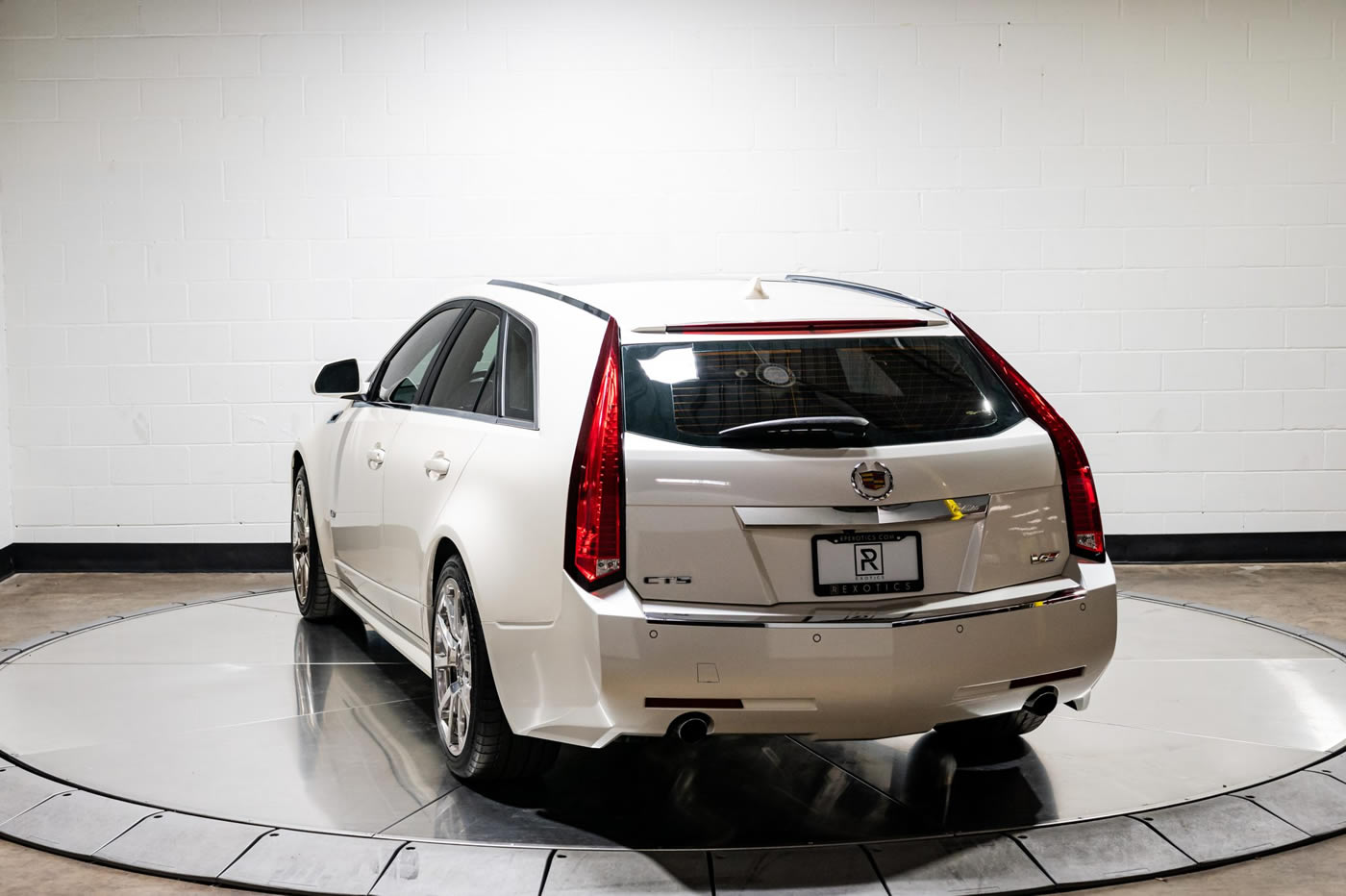 2011 Cadillac CTS-V Wagon 6-Speed in White Diamond Tricoat