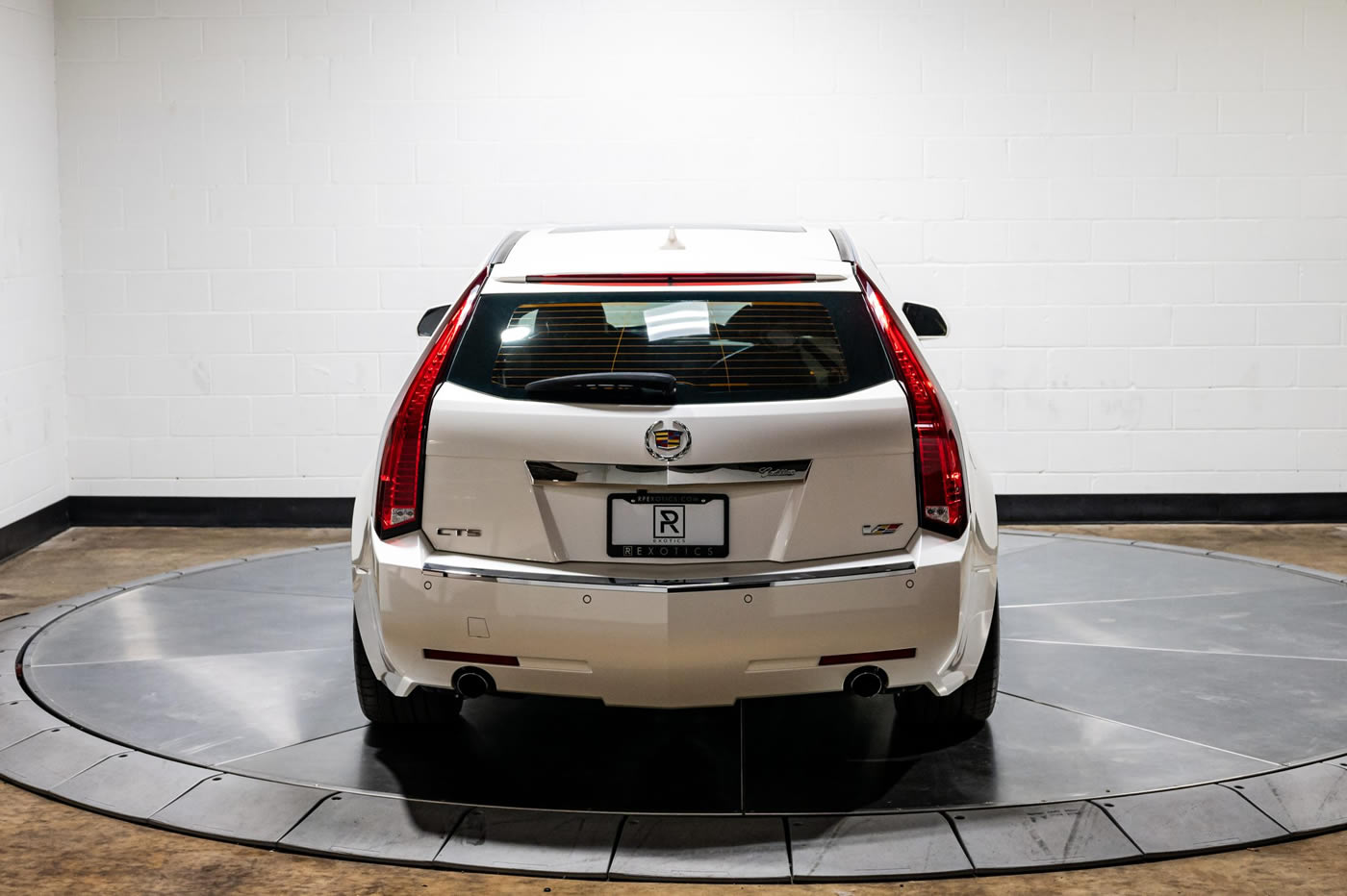 2011 Cadillac CTS-V Wagon 6-Speed in White Diamond Tricoat