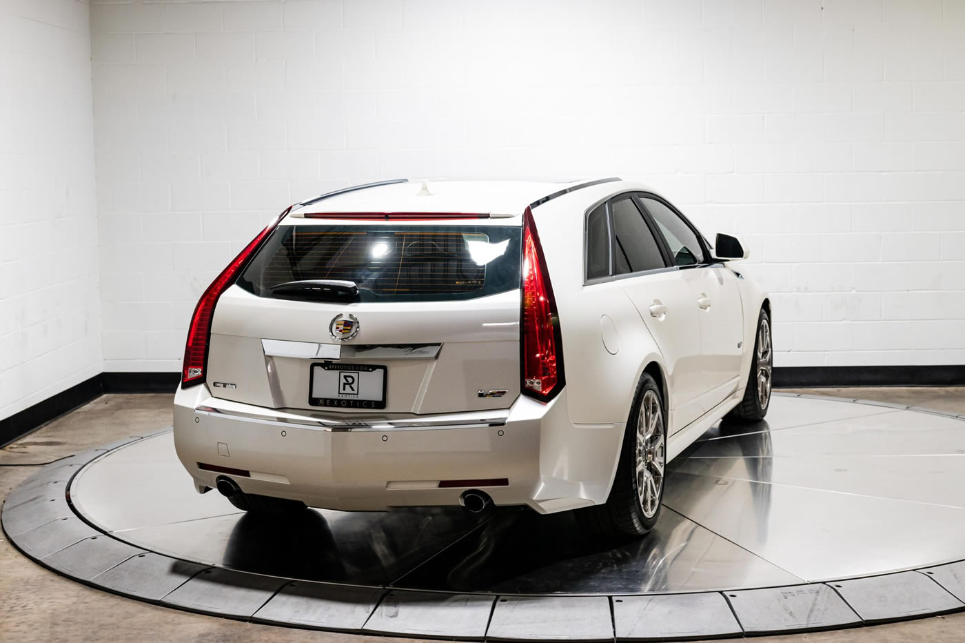 2011 Cadillac CTS-V Wagon 6-Speed in White Diamond Tricoat