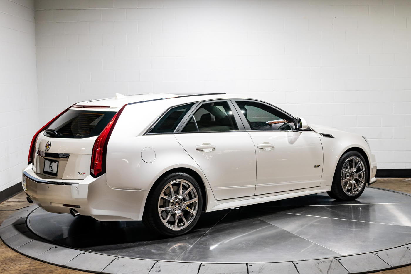 2011 Cadillac CTS-V Wagon 6-Speed in White Diamond Tricoat