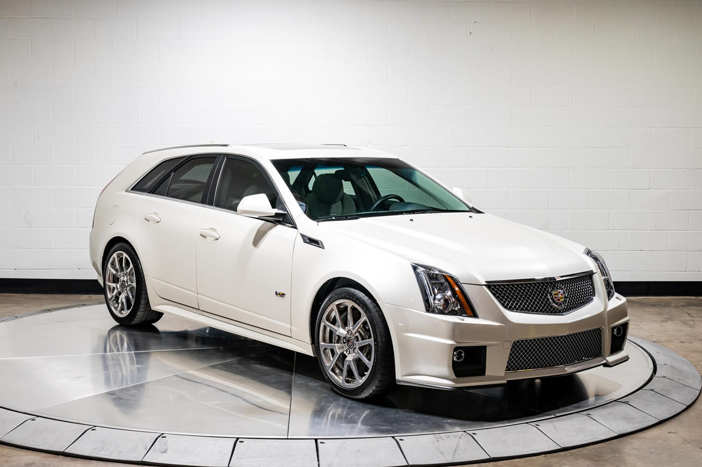 2011 Cadillac CTS-V Wagon 6-Speed in White Diamond Tricoat