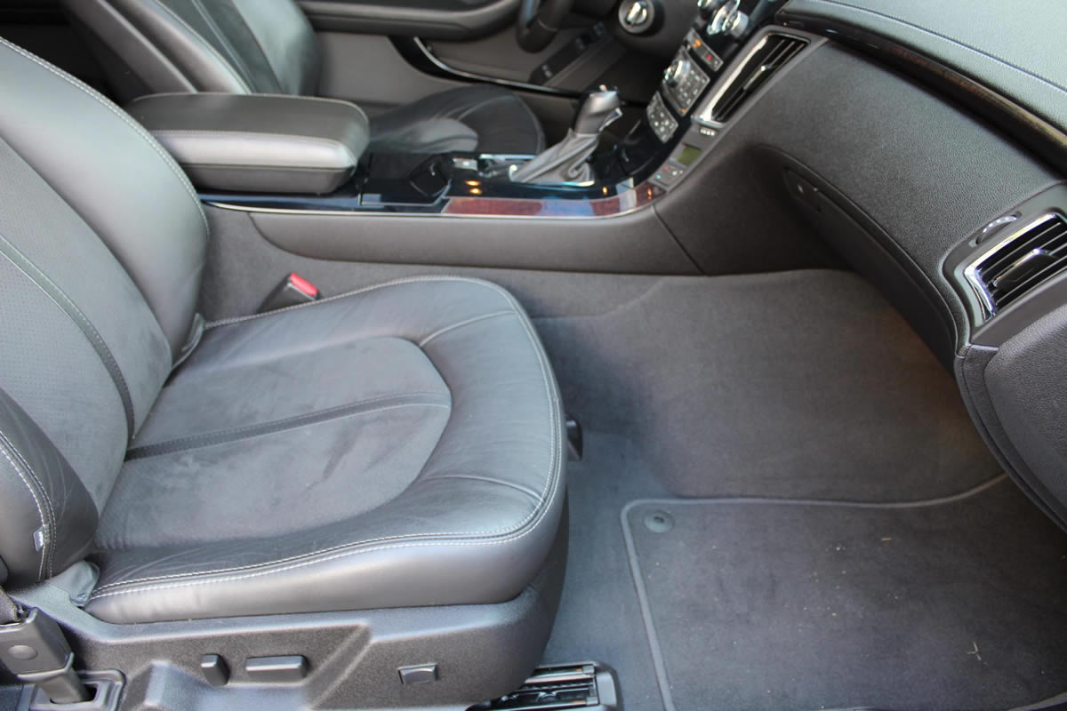 2012 Cadillac CTS-V Coupe in Opulent Blue Metallic