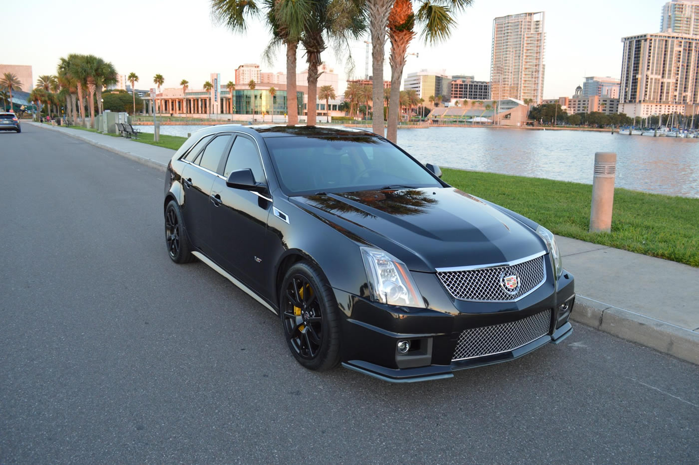 2012 Cadillac CTS-V Wagon in Black Diamond Tricoat