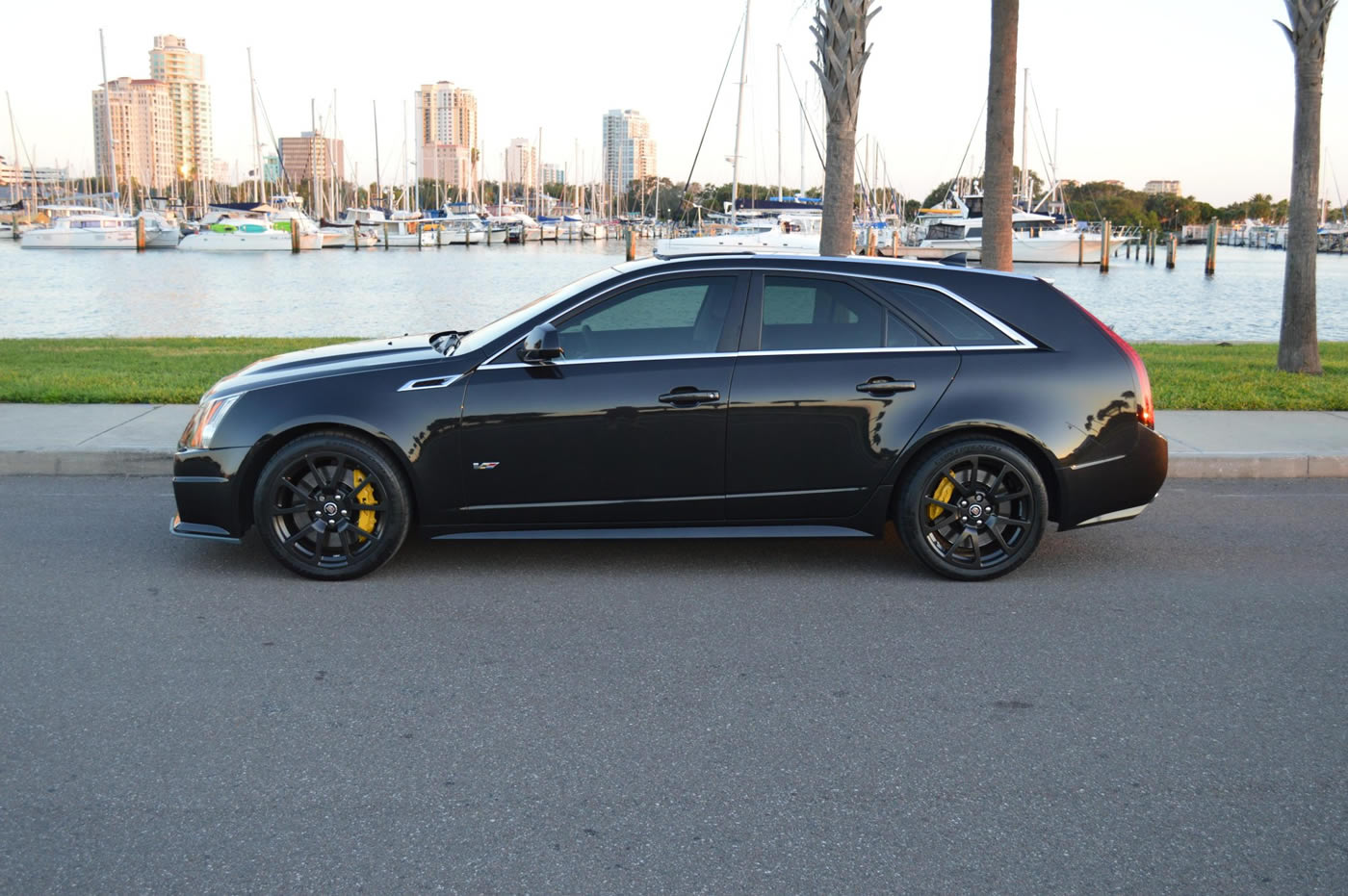 2012 Cadillac CTS-V Wagon in Black Diamond Tricoat