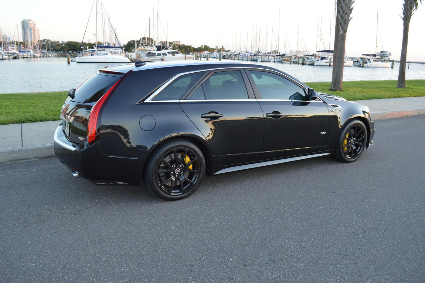 2012 Cadillac CTS-V Wagon in Black Diamond Tricoat